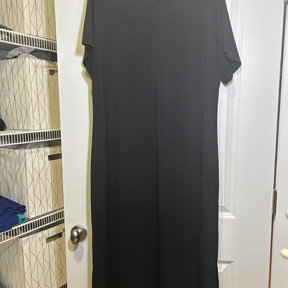 Elegant Black Women's Dress - Picture 1 of 4